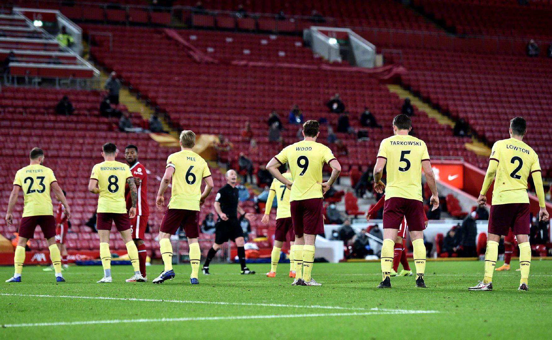 球迷们的不 球迷们的不